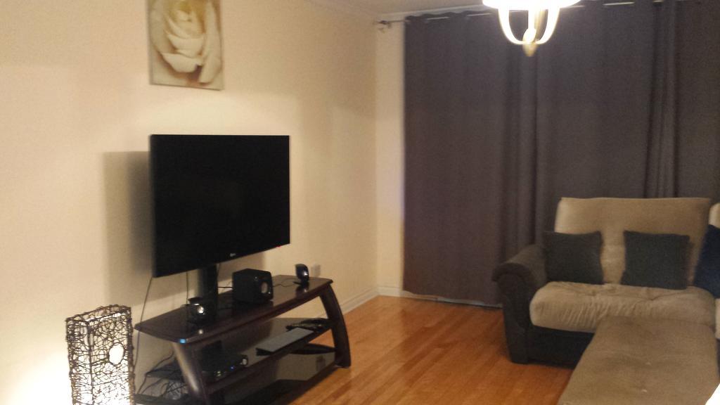 Three Bedroom Holiday Apartment Longueuil Dış mekan fotoğraf